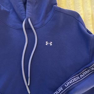 Crop Under Armour hoodie